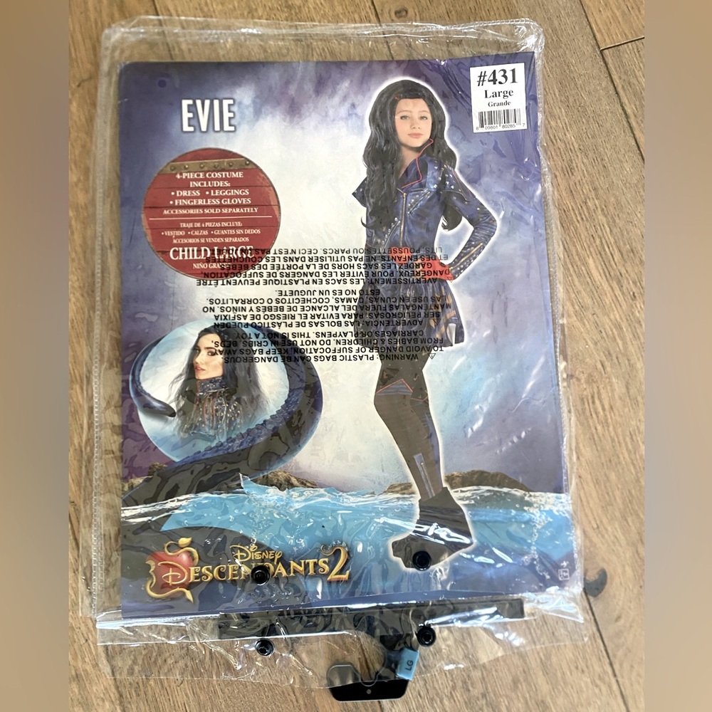 Descendants Halloween costume Evie